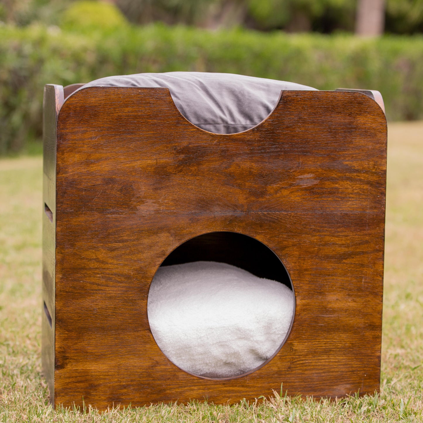 Two-levels wood CAT Bed, Suitable for lovely cats love to hide